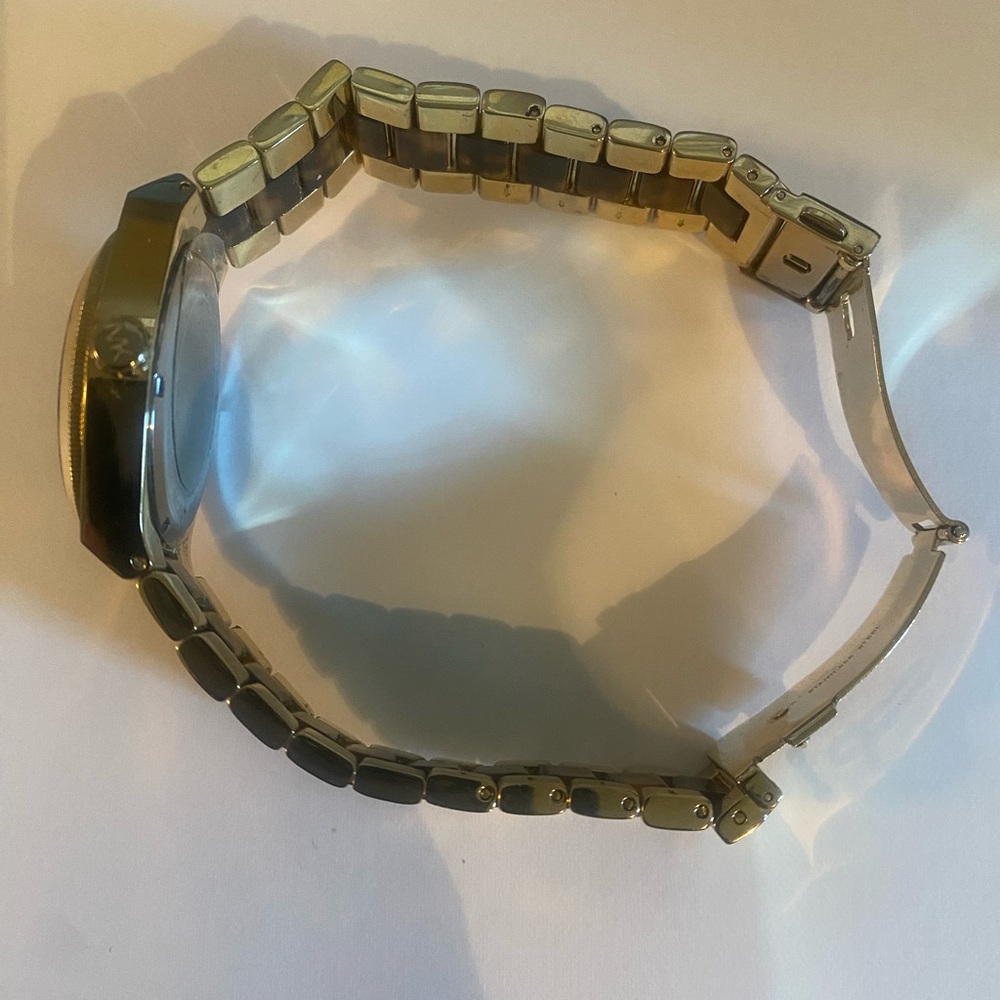 MK WATCH. Gold and Brown with Roman Numbers. - Picture 4 of 5